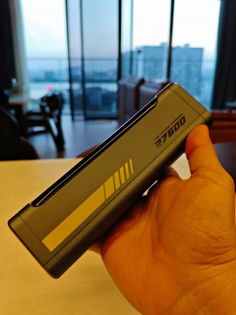 Pin Dự Phòng 27.600mAh AOHI The Future Starship 240W - AOC-P011