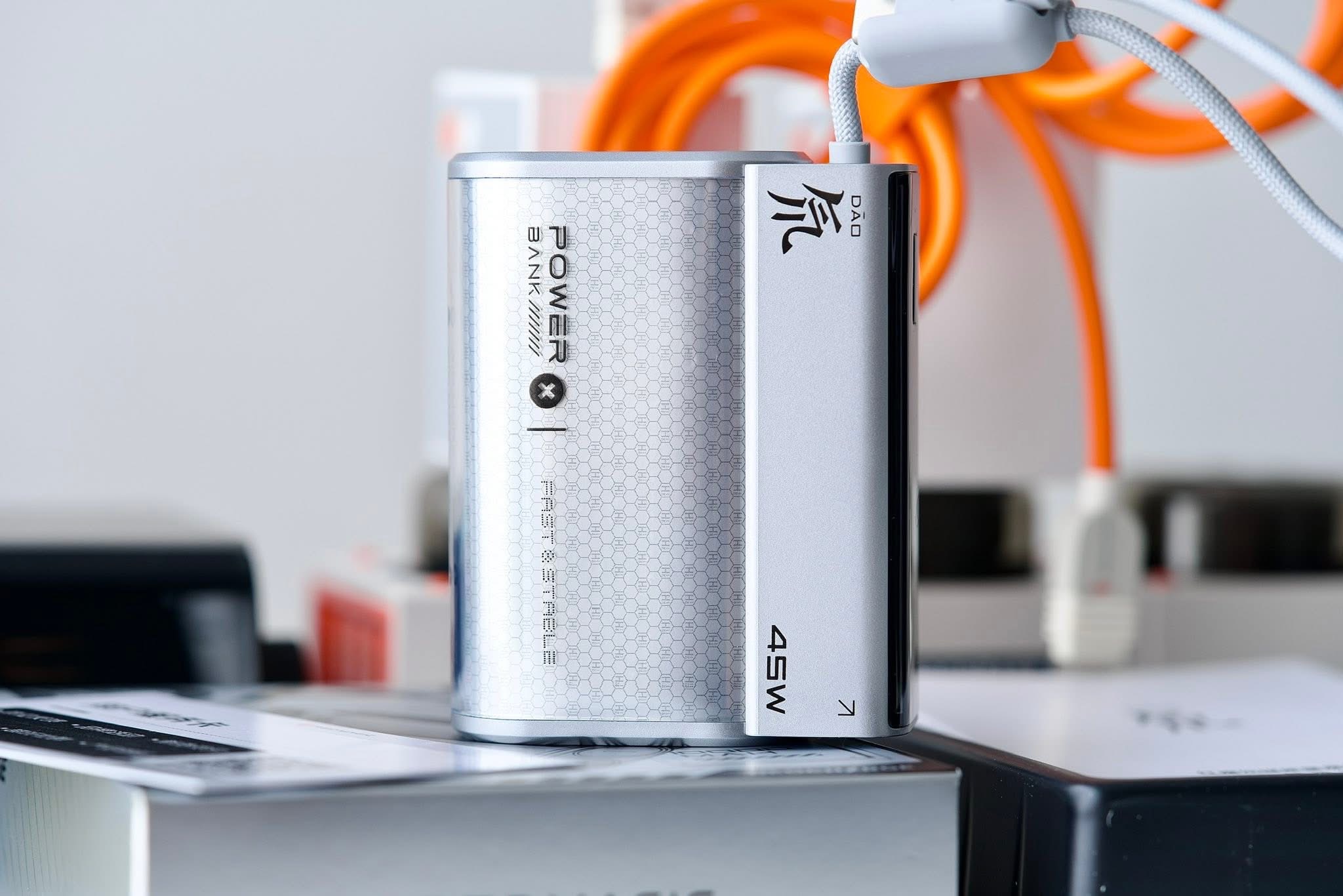 Redmagic DAO Mini PA0013 - Pin Sạc Dự Phòng 10.000mAh Công Suất 45W | Phân Phối Chính Hãng Tại : https://9ss.vn/pin-du-phong-10-000mah-redmagic-dao-mini-pa0013-sac-nhanh-45w-thiet-ke-gaming/