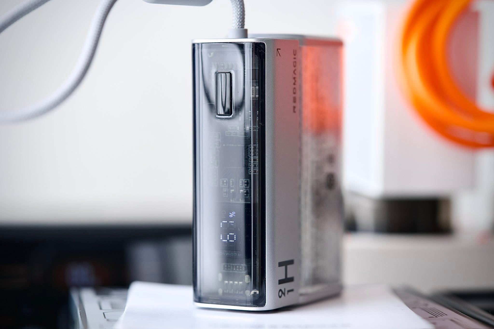 Redmagic DAO Mini PA0013 - Pin Sạc Dự Phòng 10.000mAh Công Suất 45W | Phân Phối Chính Hãng Tại : https://9ss.vn/pin-du-phong-10-000mah-redmagic-dao-mini-pa0013-sac-nhanh-45w-thiet-ke-gaming/