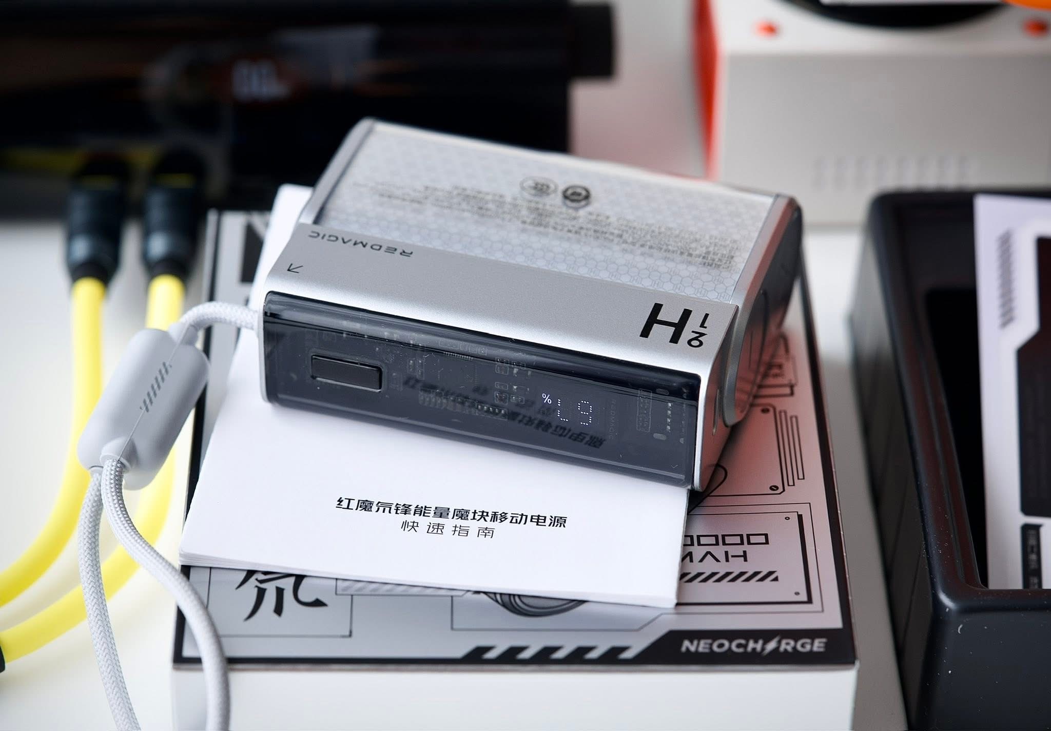 Redmagic DAO Mini PA0013 - Pin Sạc Dự Phòng 10.000mAh Công Suất 45W | Phân Phối Chính Hãng Tại : https://9ss.vn/pin-du-phong-10-000mah-redmagic-dao-mini-pa0013-sac-nhanh-45w-thiet-ke-gaming/