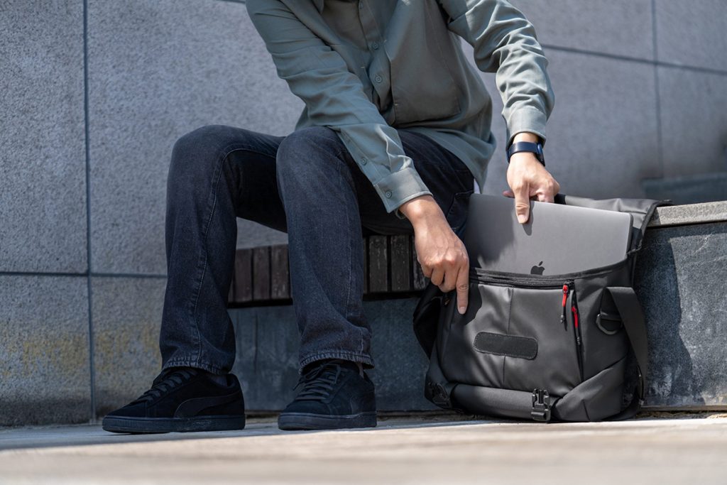 Tomtoc Premium Messenger Bag Commuting & Travel 16-inch H52-E02D01